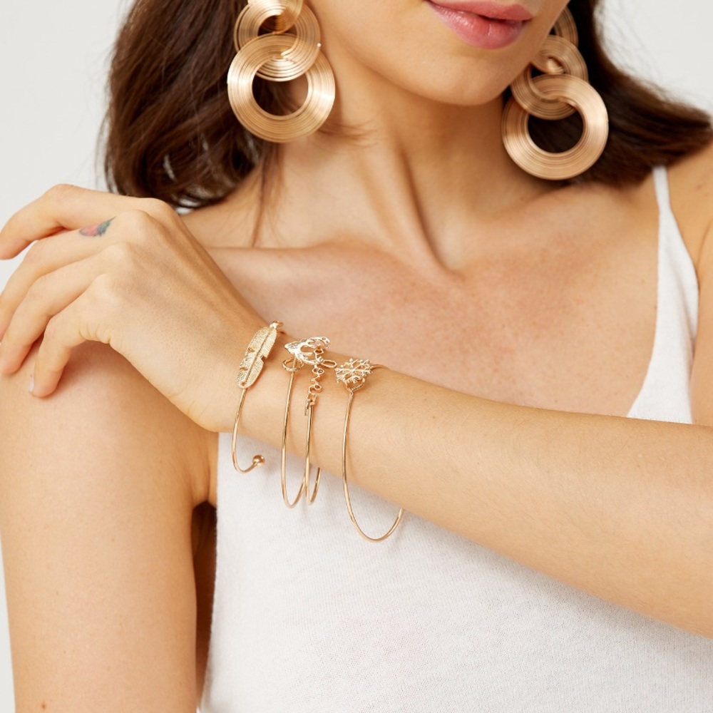 NWT🎉 4-Piece Trendy Solid Elk Shaped Bracelets